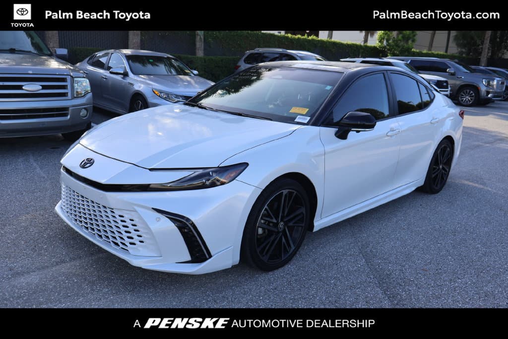 2025 Toyota Camry XSE — photo 1 of 8