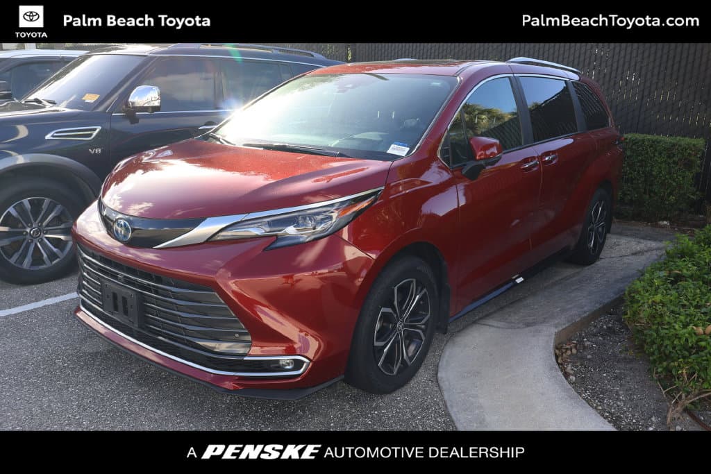 2025 Toyota Sienna Platinum — photo 1 of 8