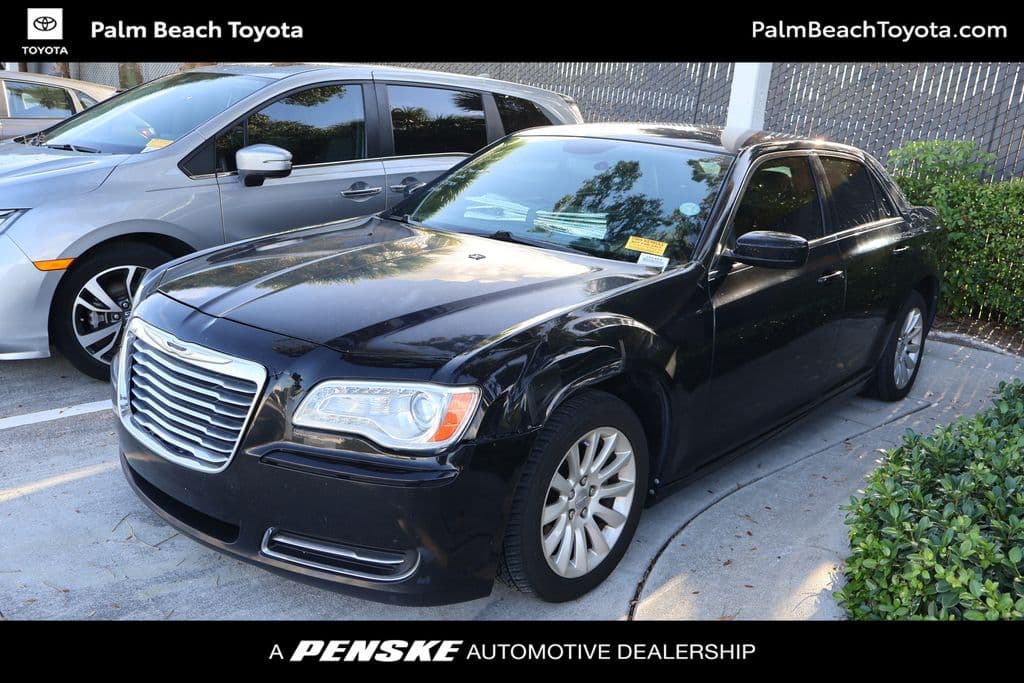 2014 Chrysler 300 Base — photo 1 of 7