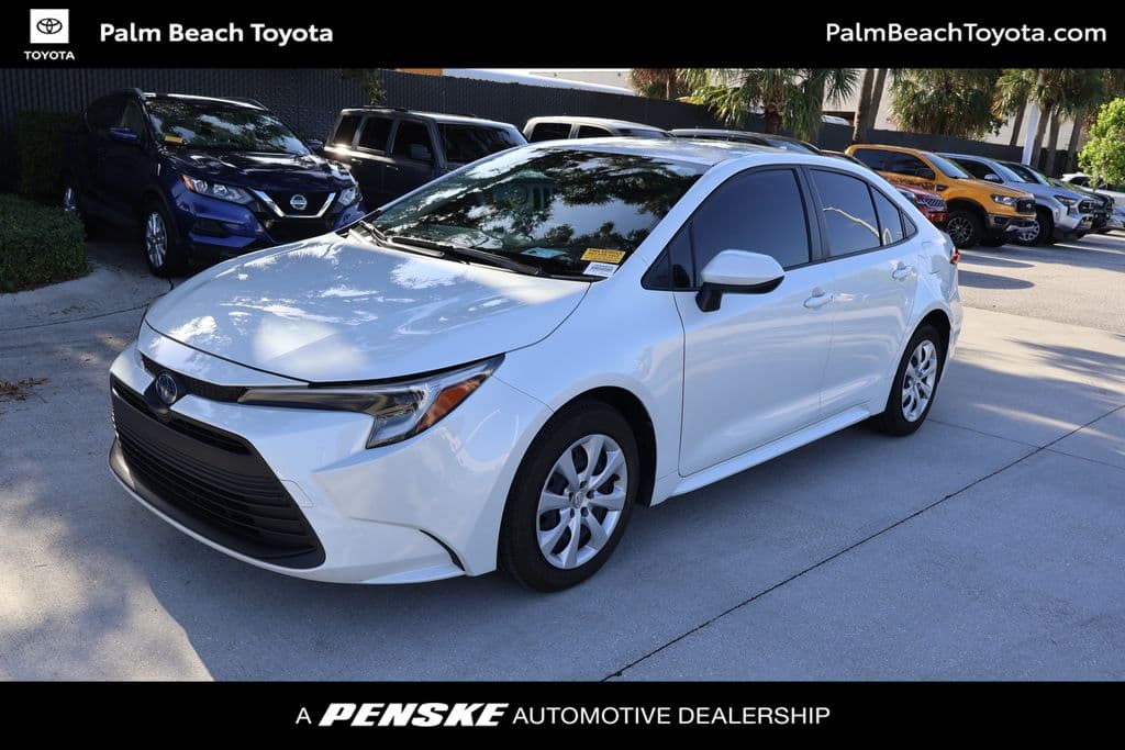 2025 Toyota Corolla Hybrid LE — photo 1 of 8
