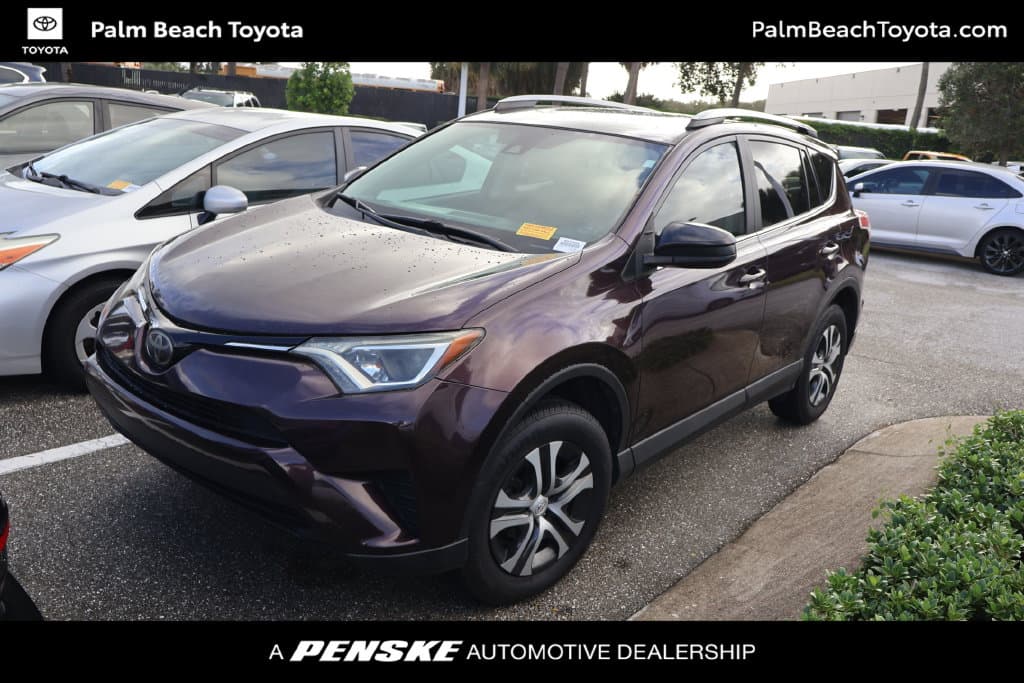 2018 Toyota RAV4 LE — photo 1 of 7