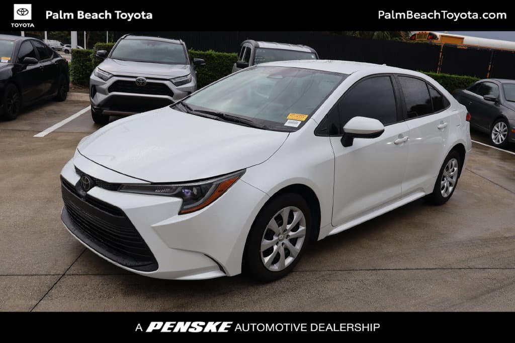 2024 Toyota Corolla LE — photo 1 of 8
