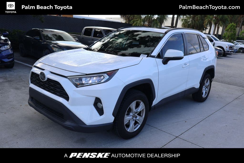 2020 Toyota RAV4 XLE — photo 1 of 8