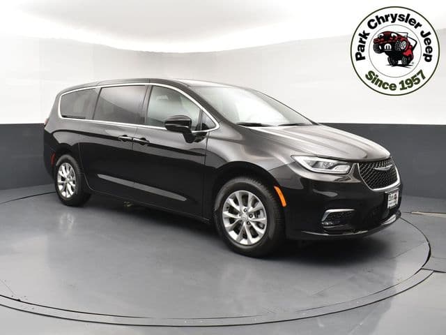 2025 Chrysler Pacifica Select — photo 1 of 31