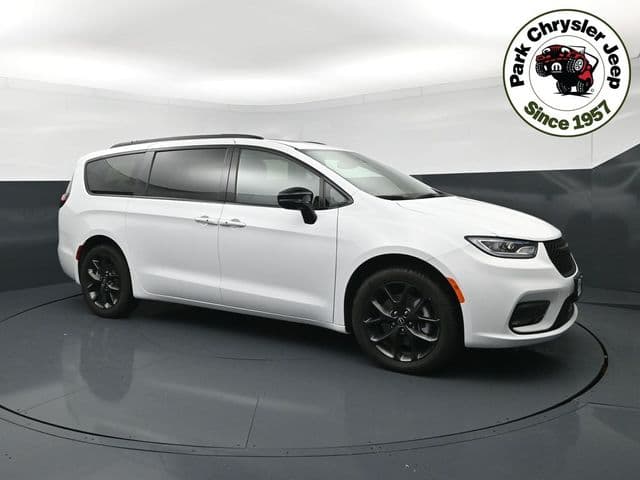 2026 Chrysler Pacifica Limited S Appearance — photo 1 of 30