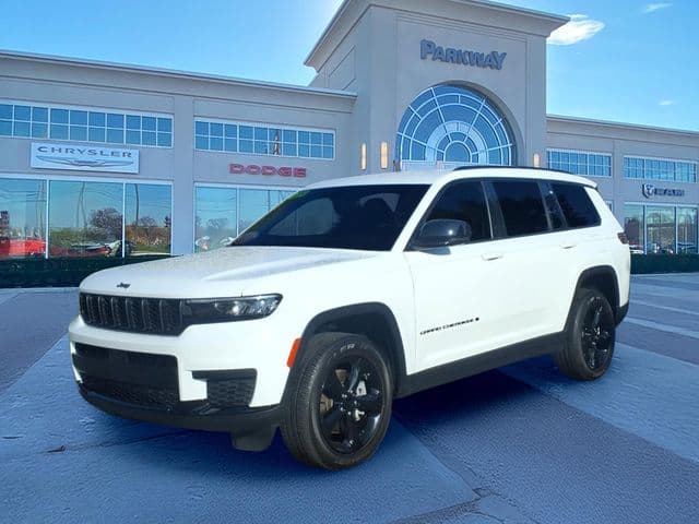 2023 Jeep Grand Cherokee L Altitude — photo 1 of 21