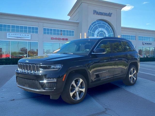 2024 Jeep Grand Cherokee Base — photo 1 of 21