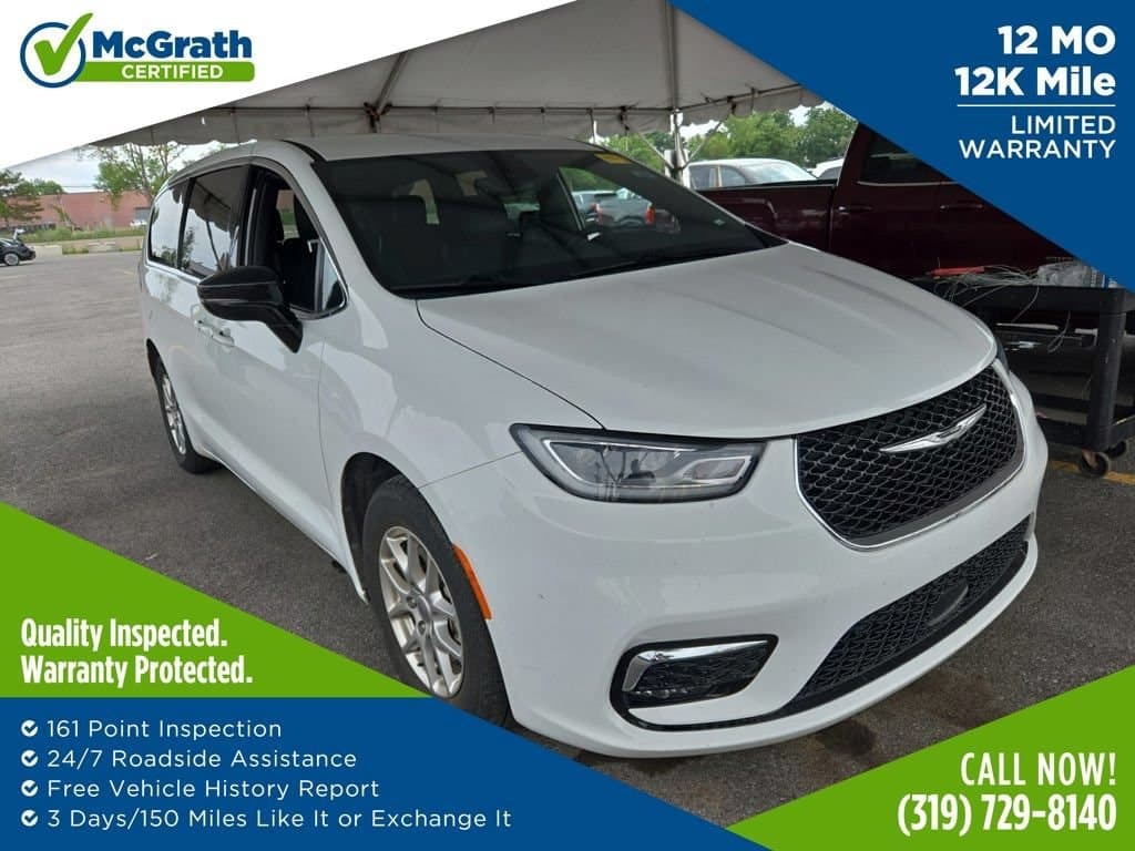 2025 Chrysler Pacifica Select — photo 1 of 15