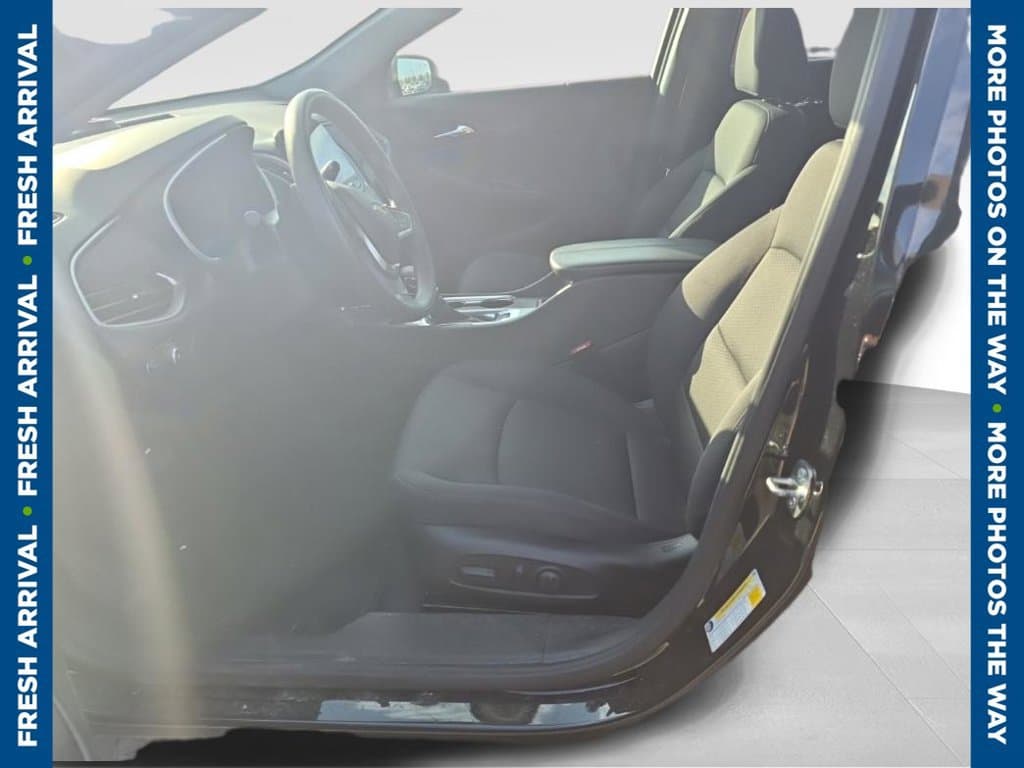 2023 Chevrolet Malibu LT — photo 1 of 7