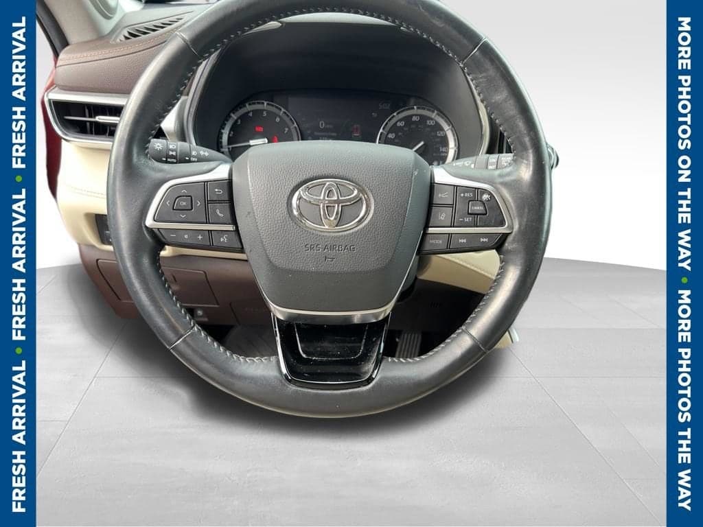 2020 Toyota Highlander Platinum — photo 1 of 6