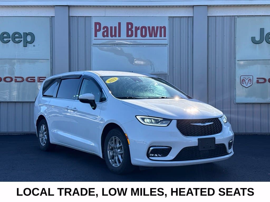 2023 Chrysler Pacifica Touring L — photo 1 of 55