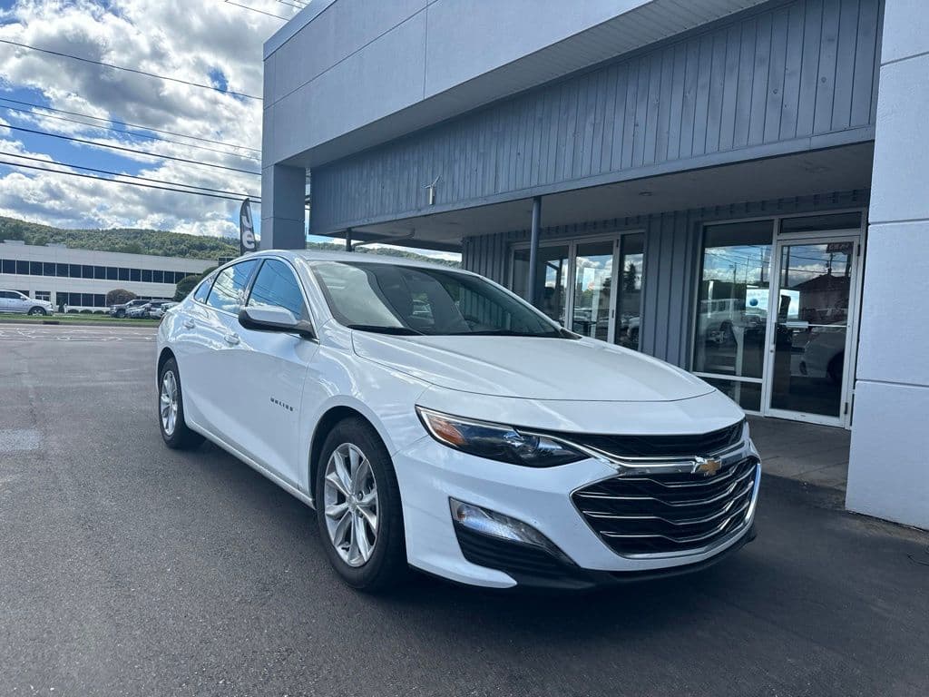2025 Chevrolet Malibu 1LT — photo 1 of 4