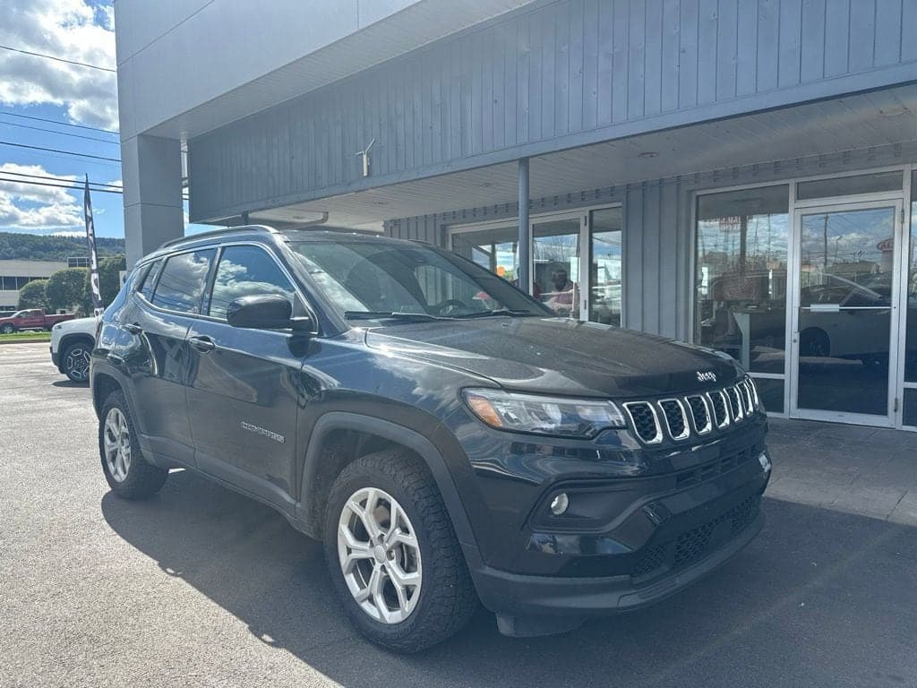 2024 Jeep Compass Latitude — photo 1 of 4