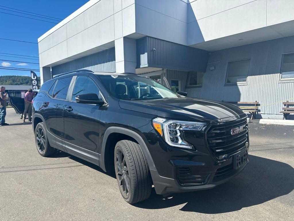 2024 GMC Terrain SLE — photo 1 of 5