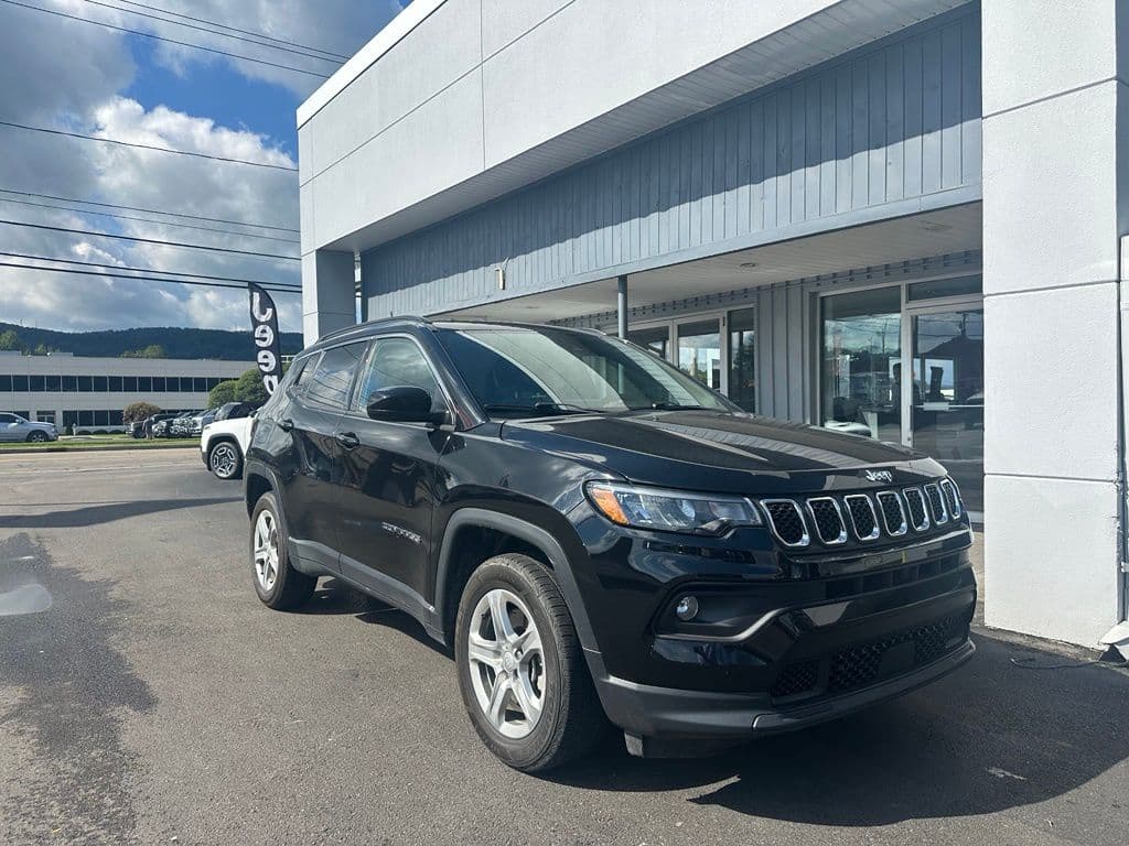 2024 Jeep Compass Latitude — photo 1 of 4