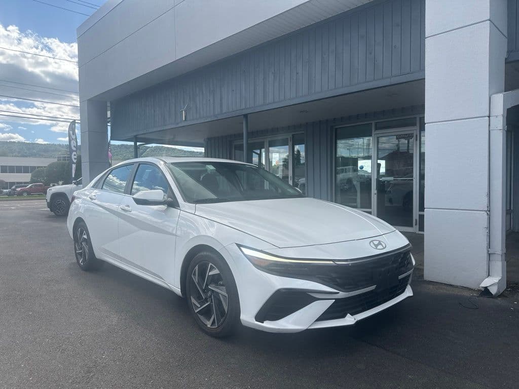 2025 Hyundai Elantra Limited — photo 1 of 5