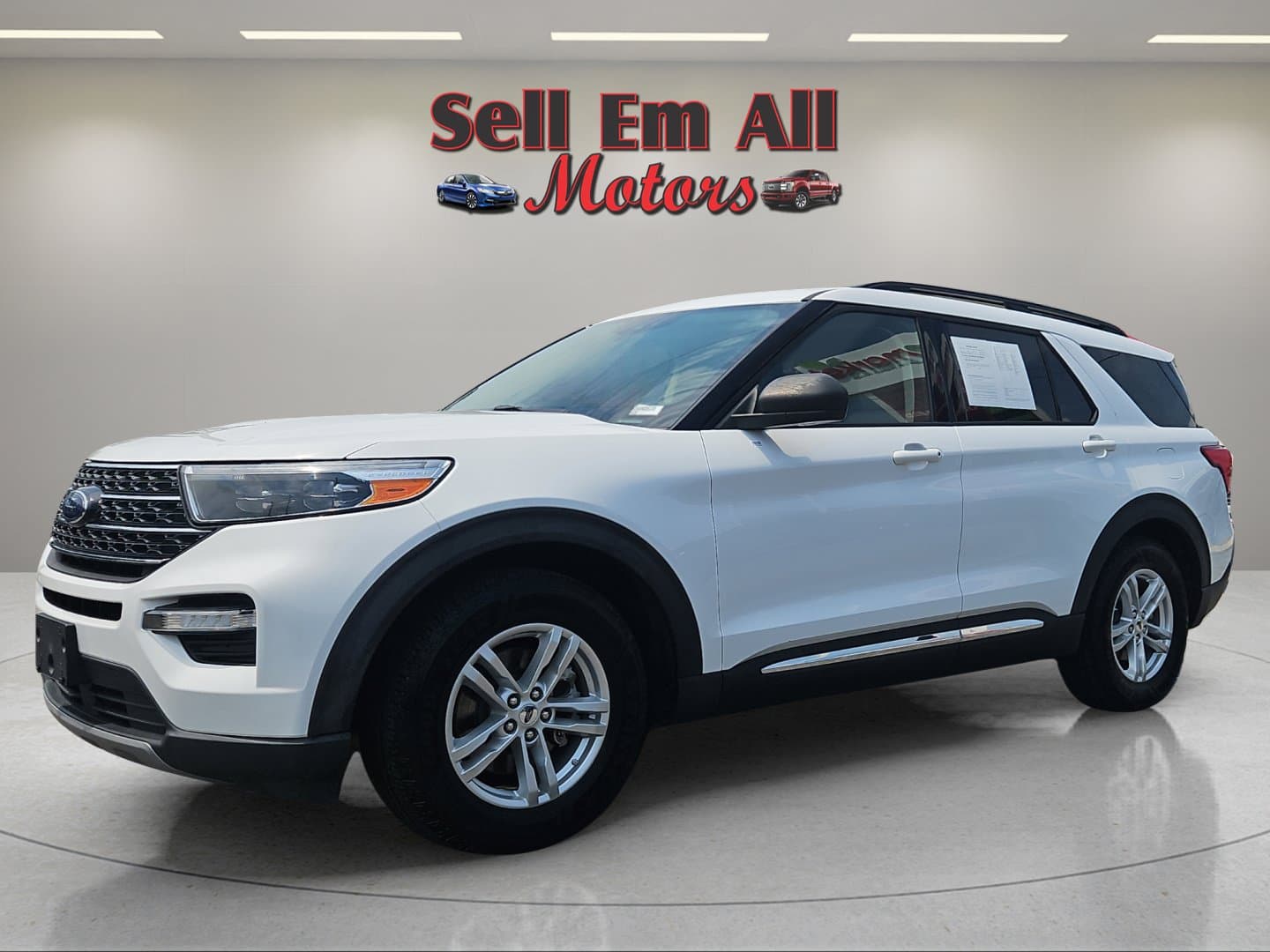 2021 Ford Explorer XLT — photo 1 of 23