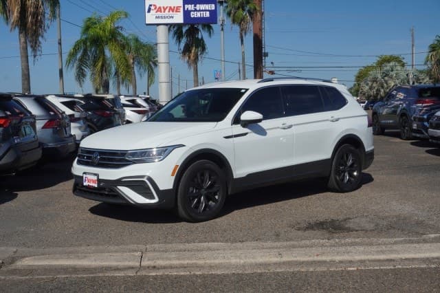 2024 Volkswagen Tiguan SE — photo 1 of 37
