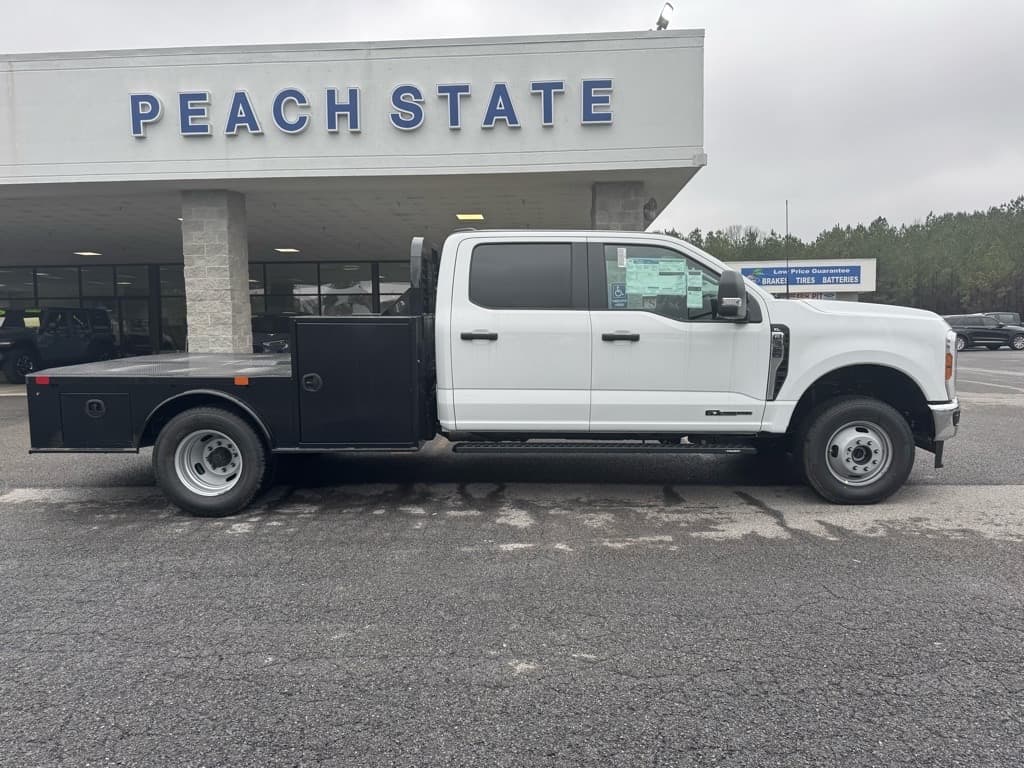 Foto de 2024 Ford F-350 Chassis F-350 XL