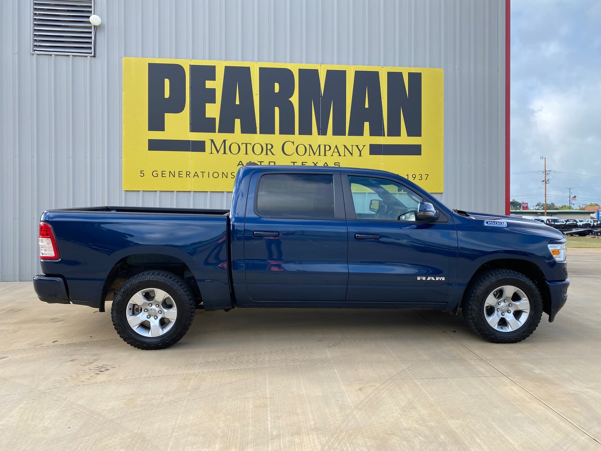 2024 RAM 1500 C/C 4X4 Base — photo 1 of 22
