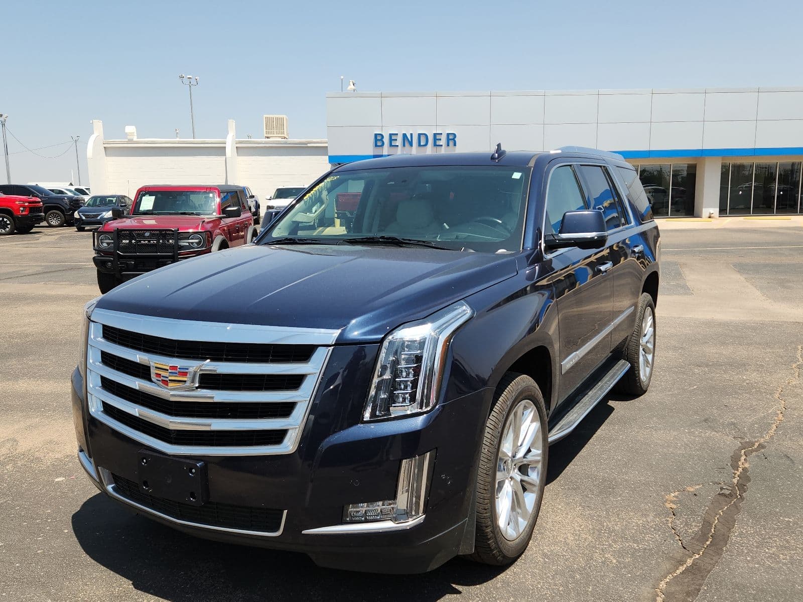 2020 Cadillac Escalade Luxury — photo 1 of 20