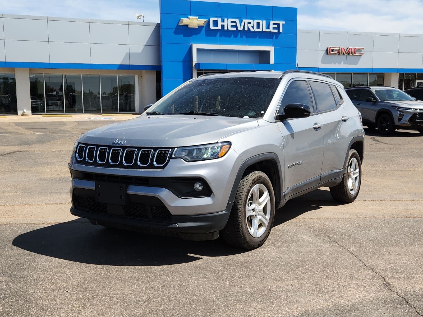 2023 Jeep Compass Latitude — photo 1 of 20