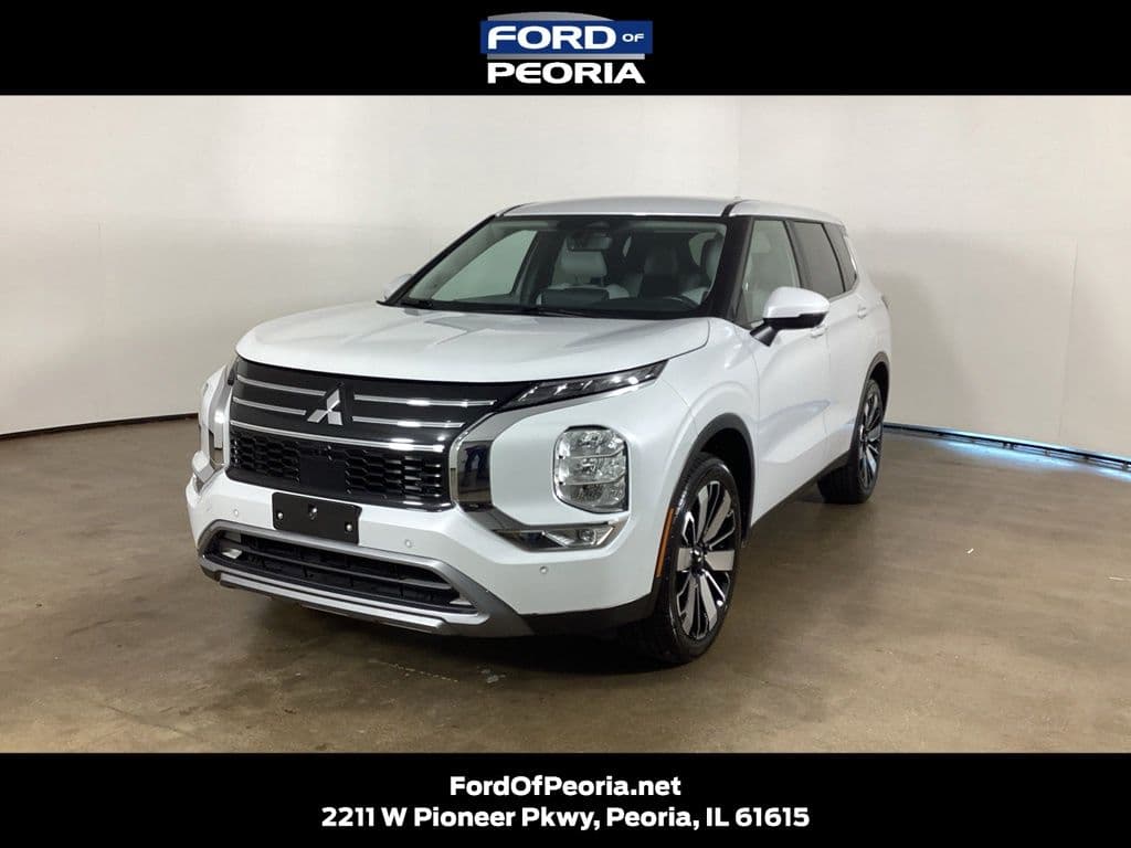 2025 Mitsubishi Outlander SE — photo 1 of 36