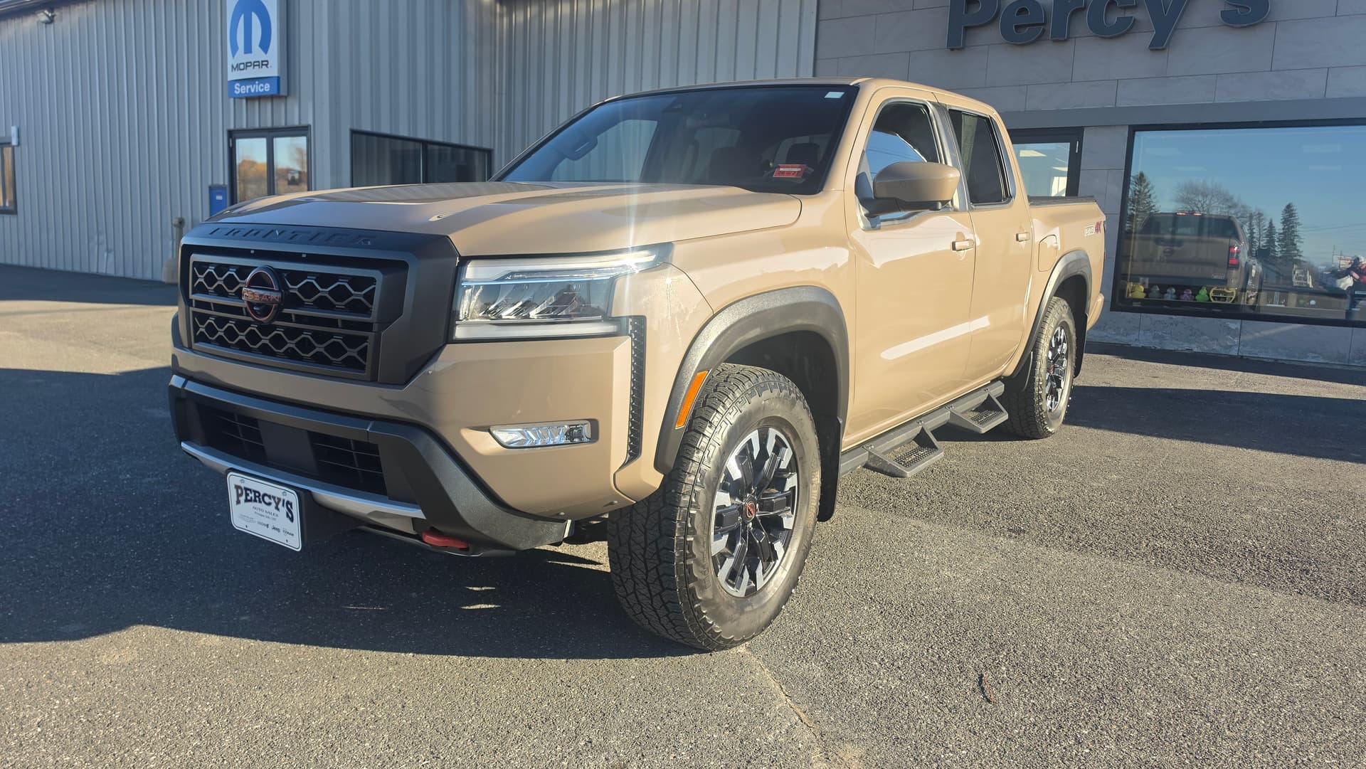 2023 Nissan Frontier Base — photo 1 of 12