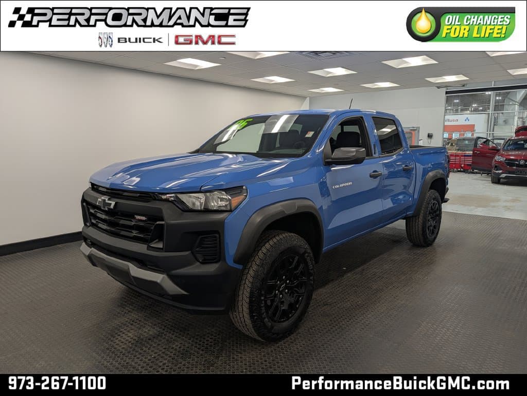 2025 Chevrolet Colorado 4WD Trail Boss — photo 1 of 39