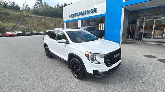 2022 GMC Terrain SLE — photo 1 of 24