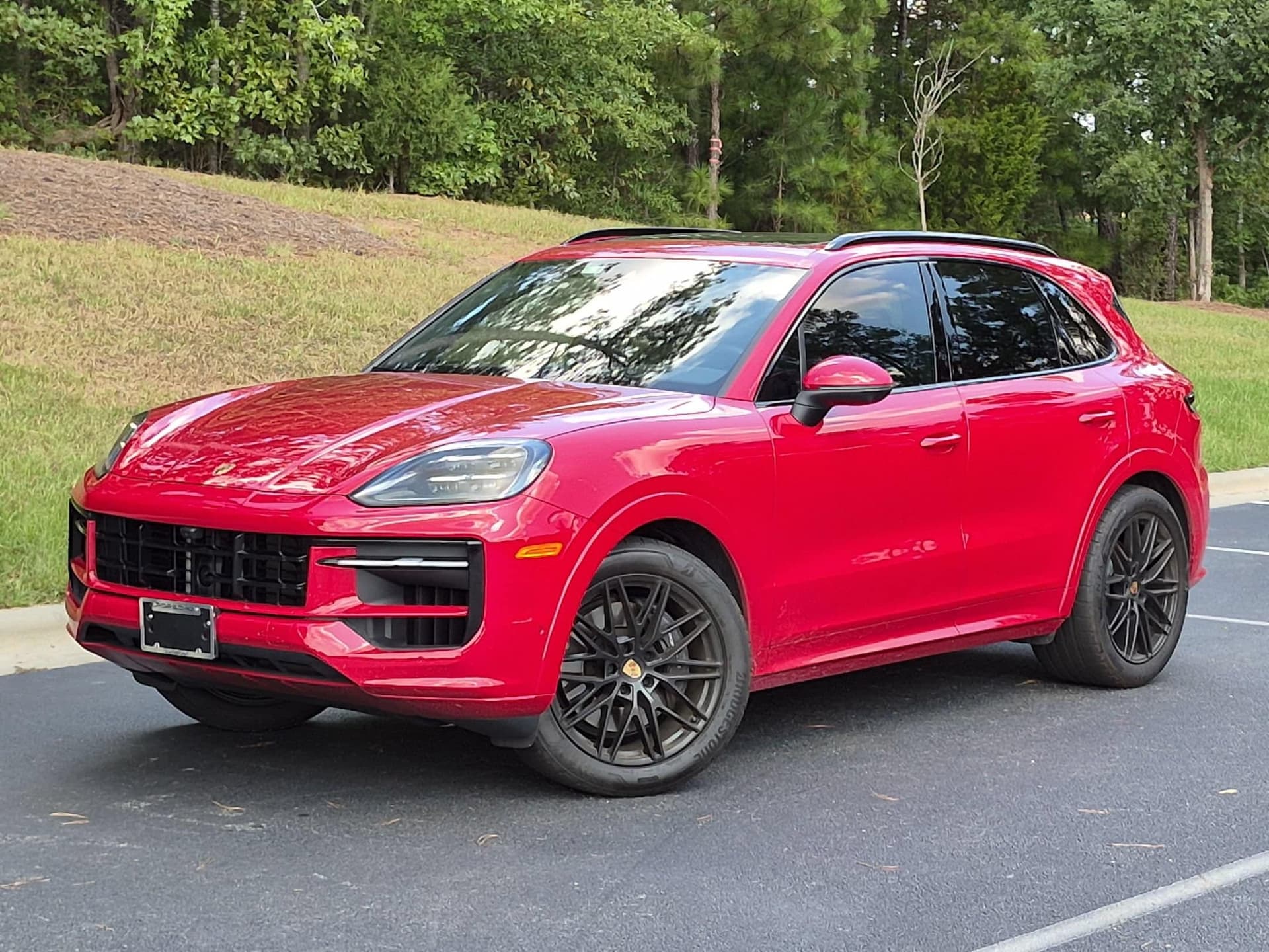 2025 Porsche Cayenne Base — photo 1 of 25