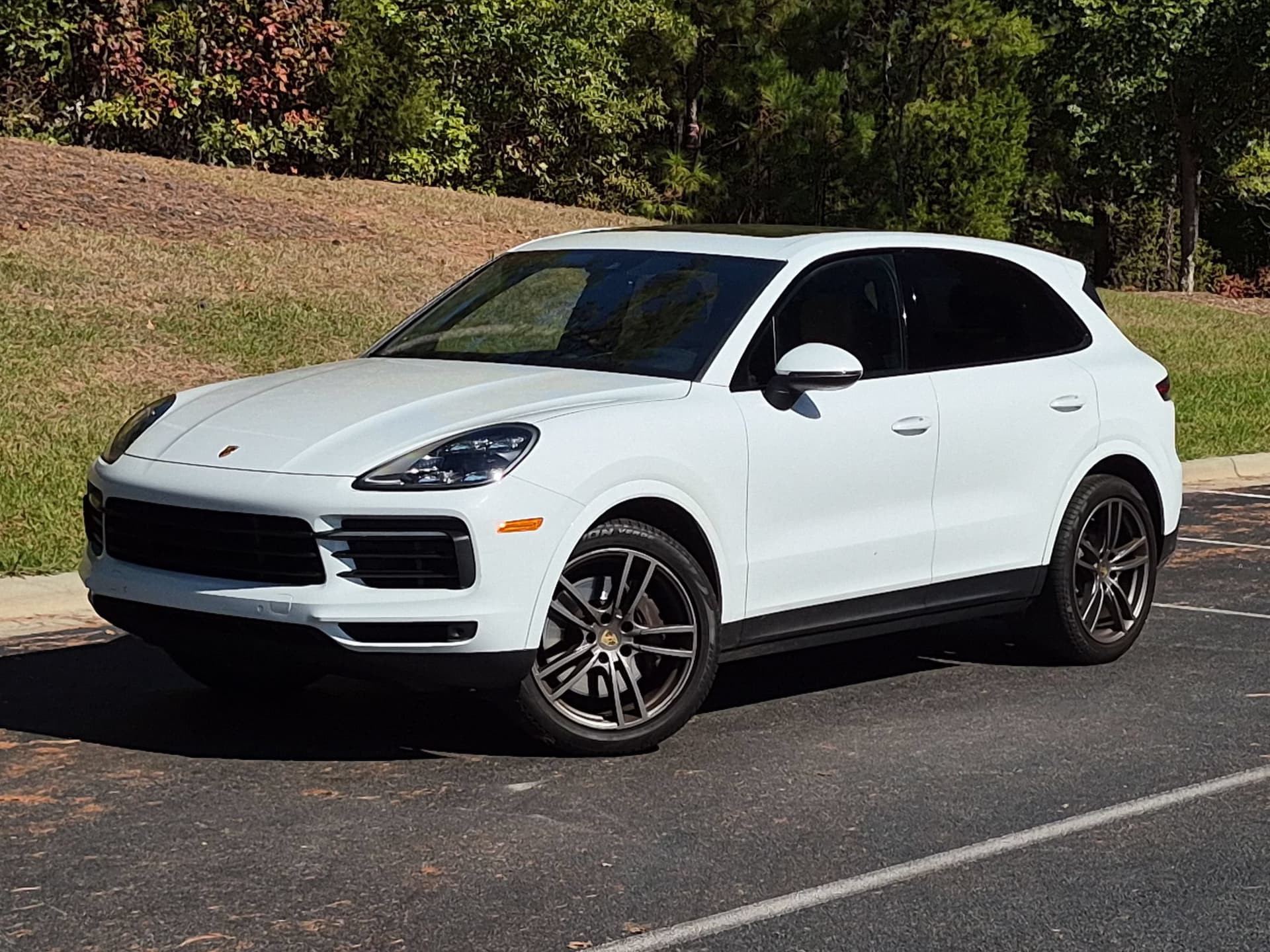 2022 Porsche Cayenne Base — photo 1 of 29