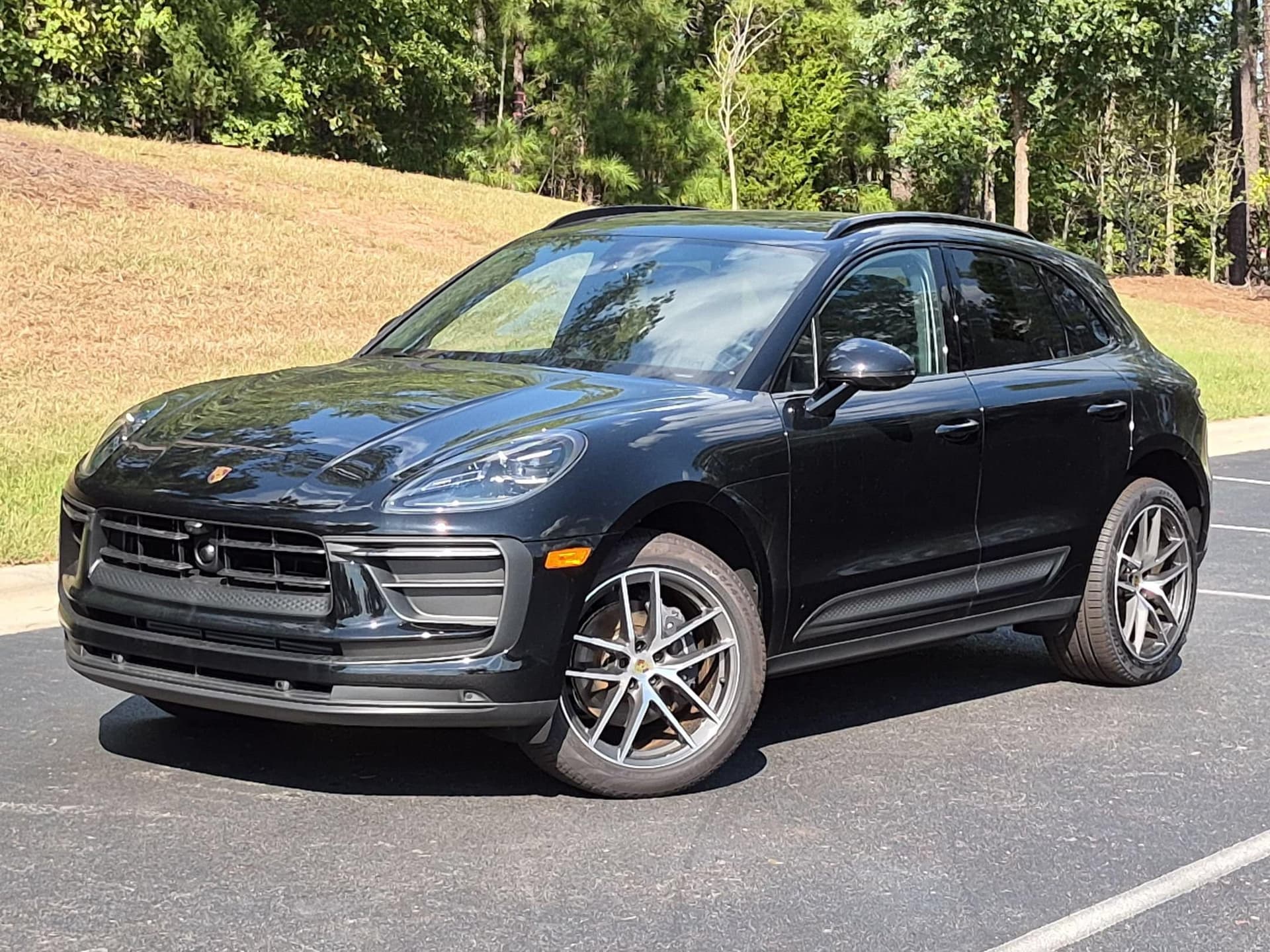2026 Porsche Macan Base — photo 1 of 26