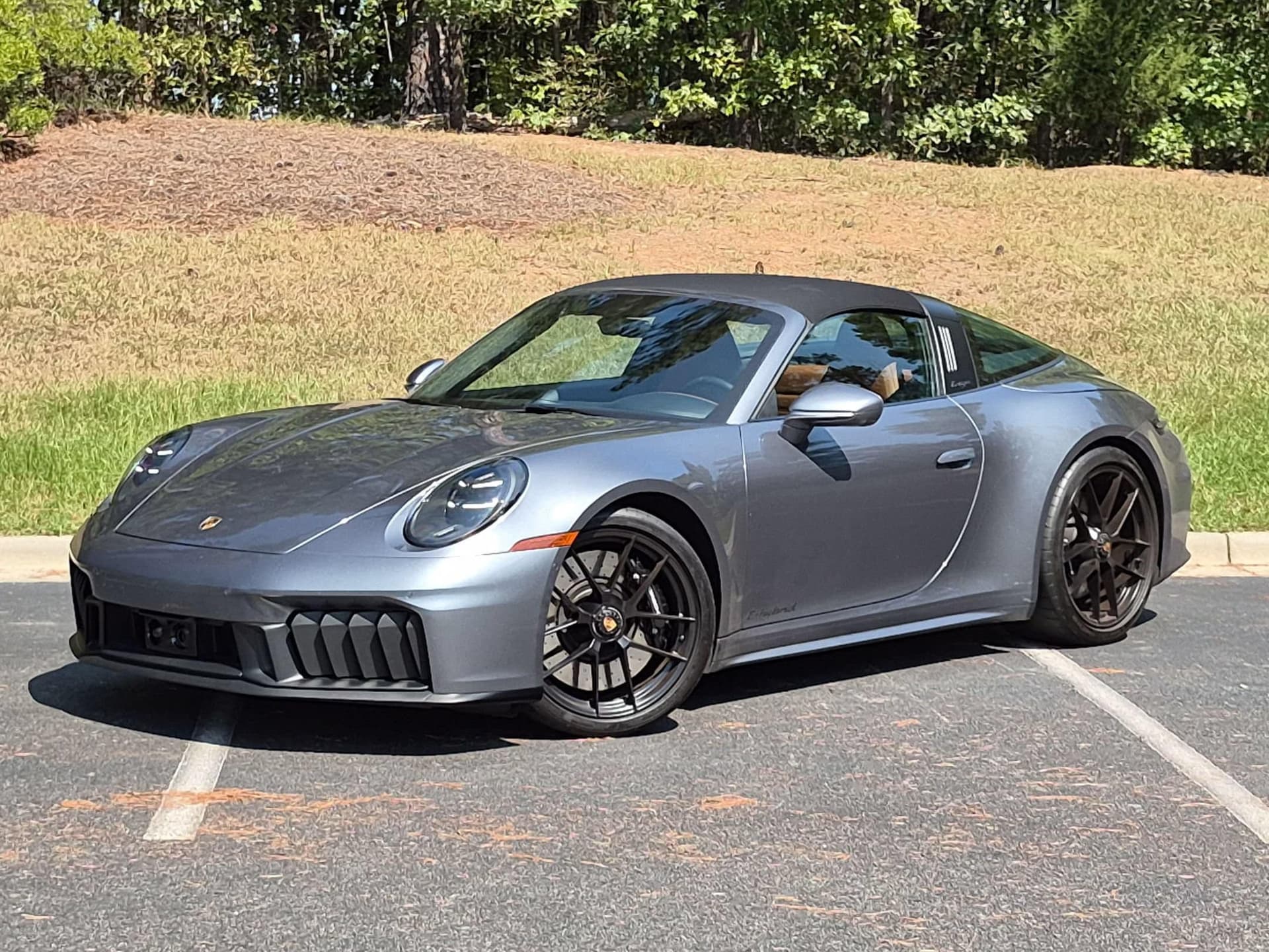2025 Porsche 911 4 GTS — photo 1 of 33