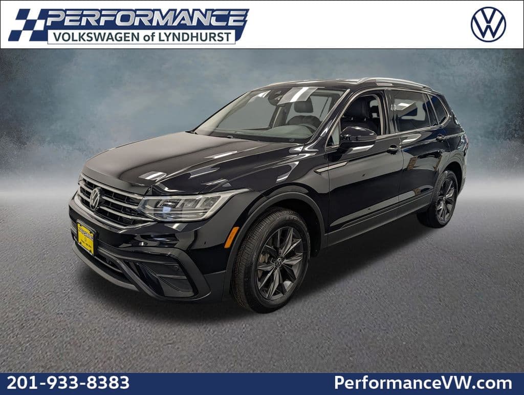 2023 Volkswagen Tiguan SE — photo 1 of 34