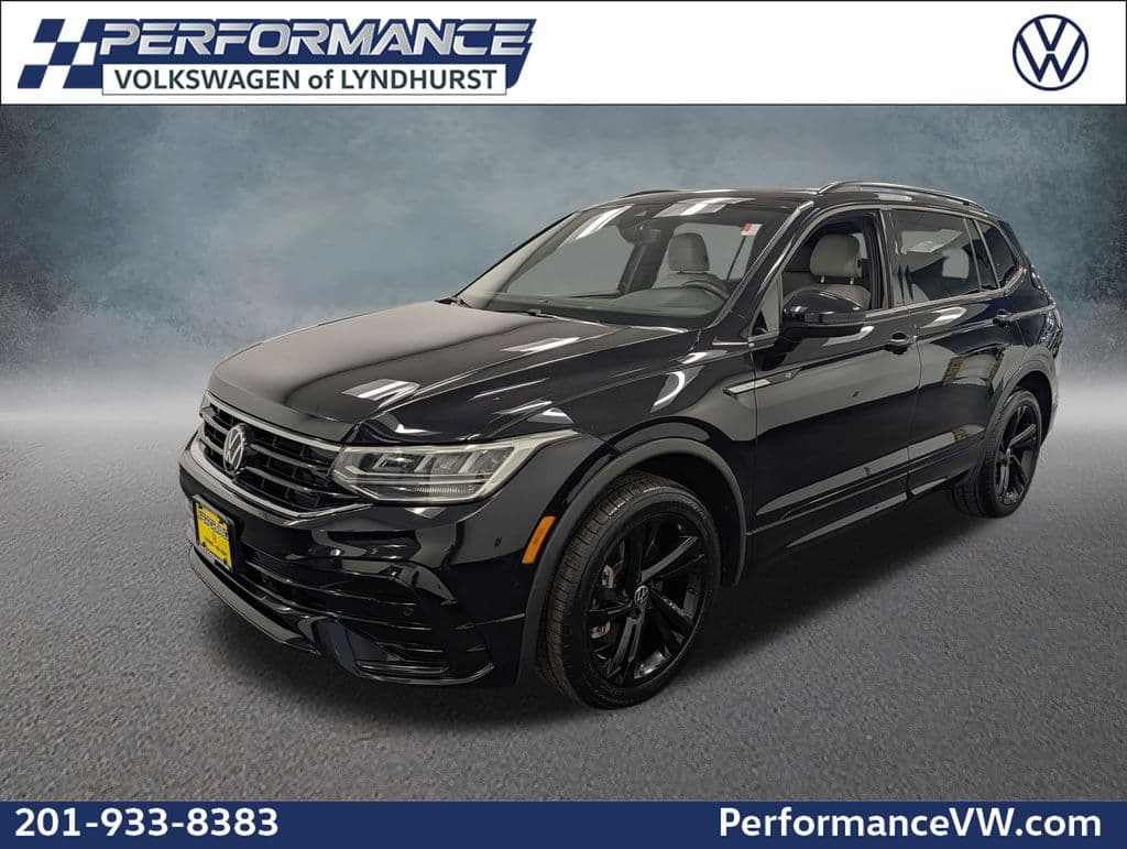 2024 Volkswagen Tiguan SE R-Line Black — photo 1 of 30