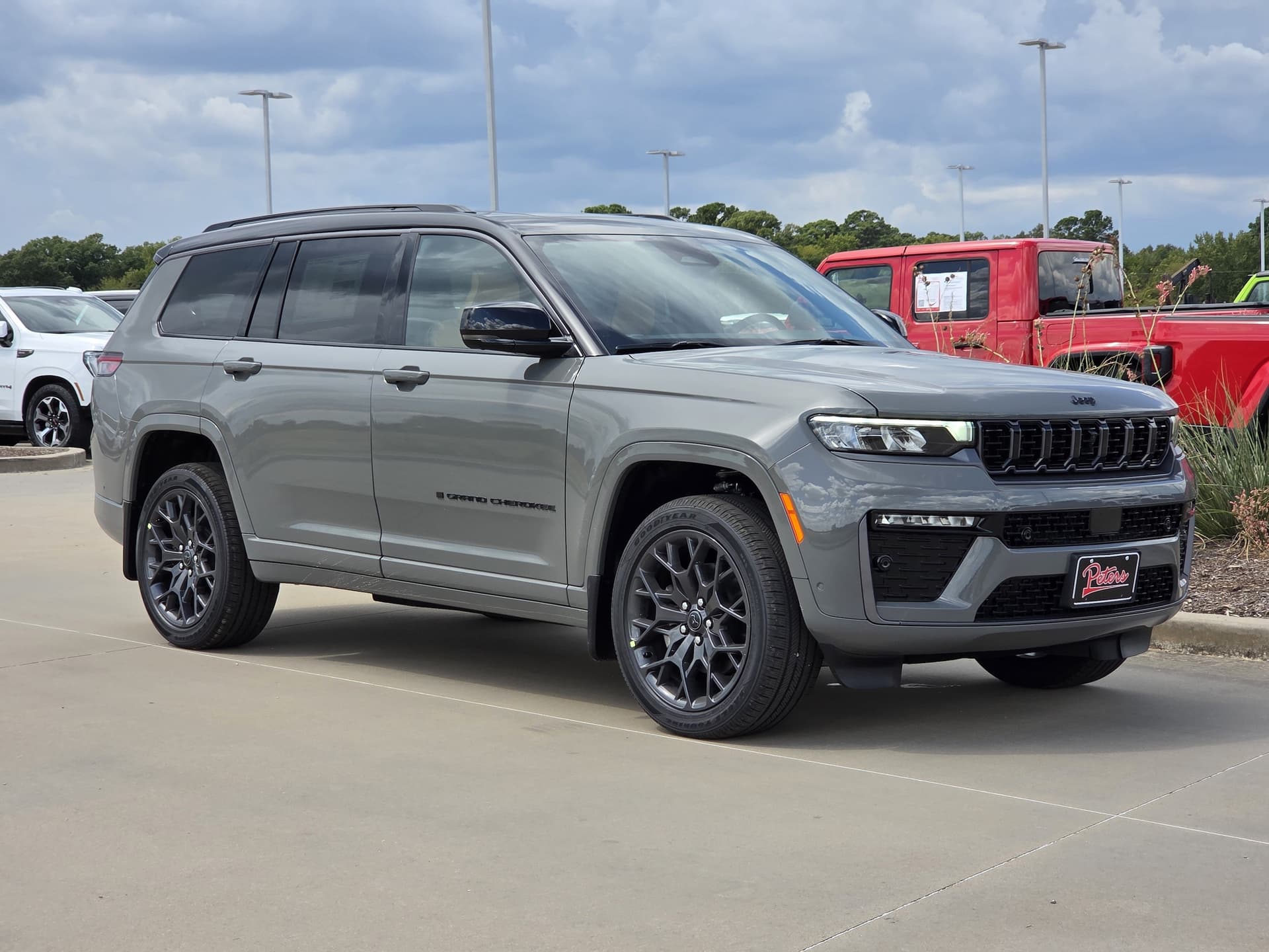 2027 Jeep Grand Cherokee L Summit — photo 1 of 39