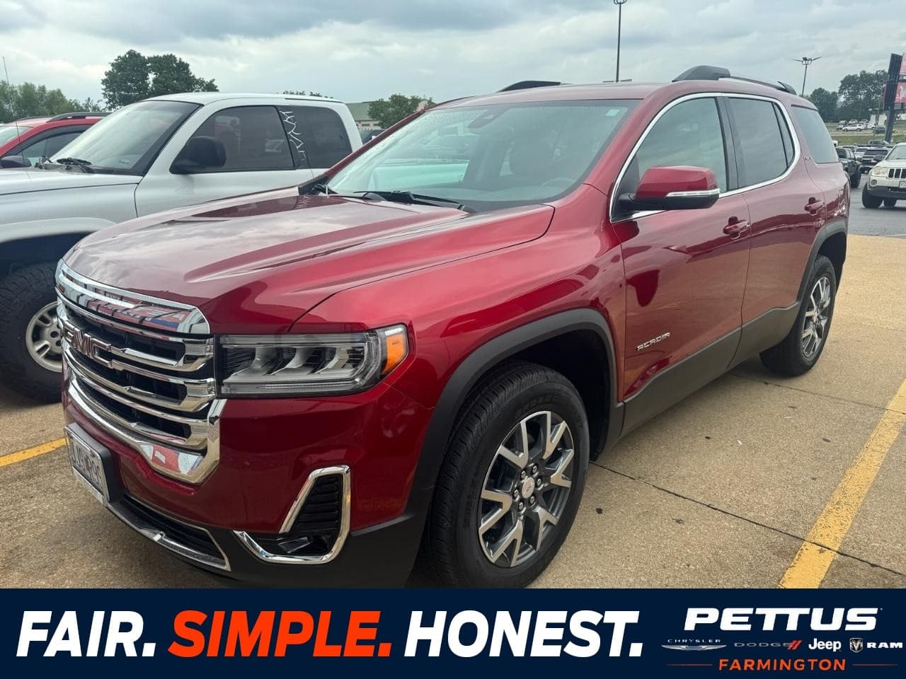 2023 GMC Acadia SLT — photo 1 of 12