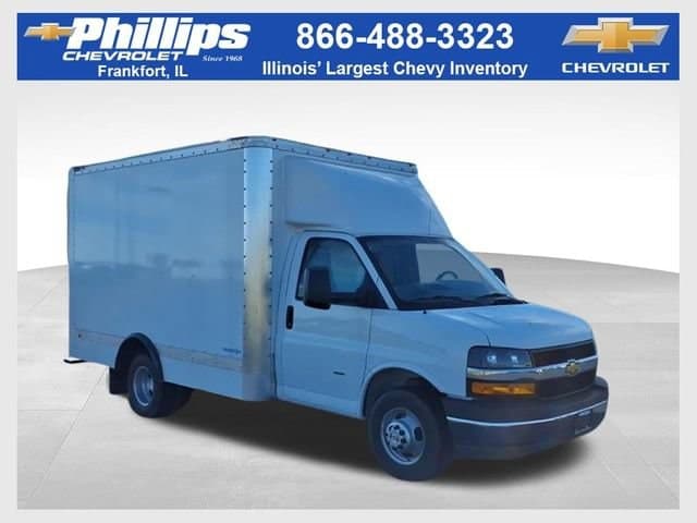 2025 Chevrolet Express Commercial Cutaway Base — photo 1 of 19