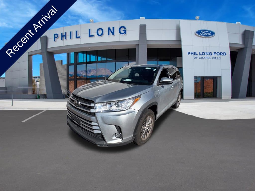 2019 Toyota Highlander Base — photo 1 of 34