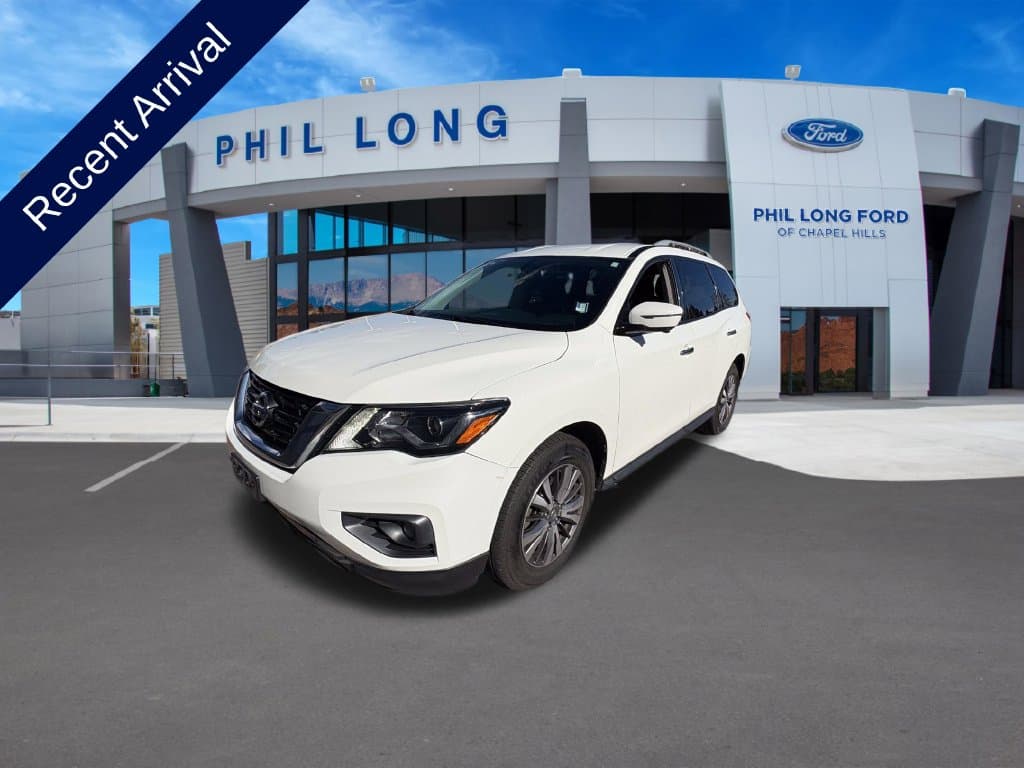 2019 Nissan Pathfinder SL — photo 1 of 33