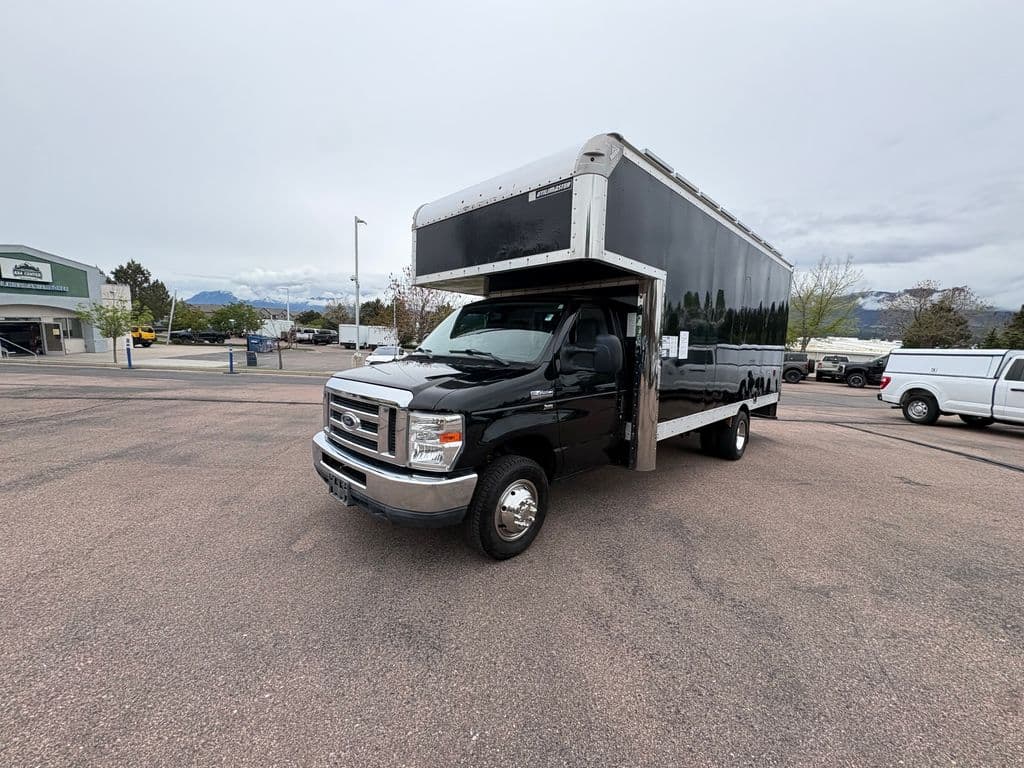 2016 Ford E-450 Cutaway Base — photo 1 of 30