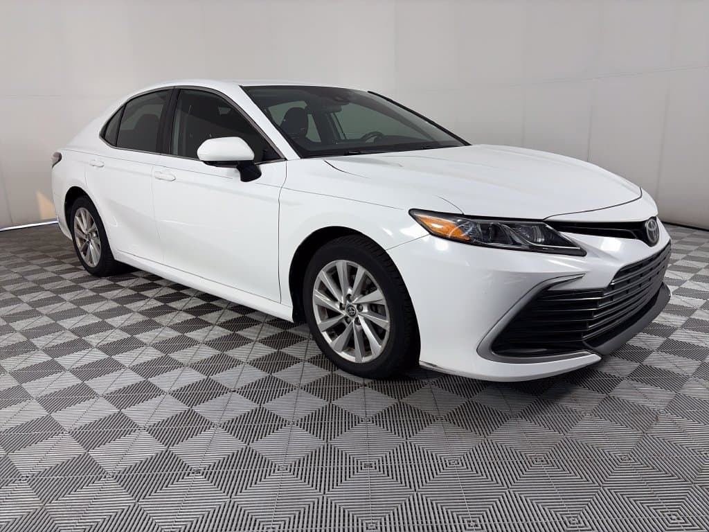 2021 Toyota Camry LE — photo 1 of 25