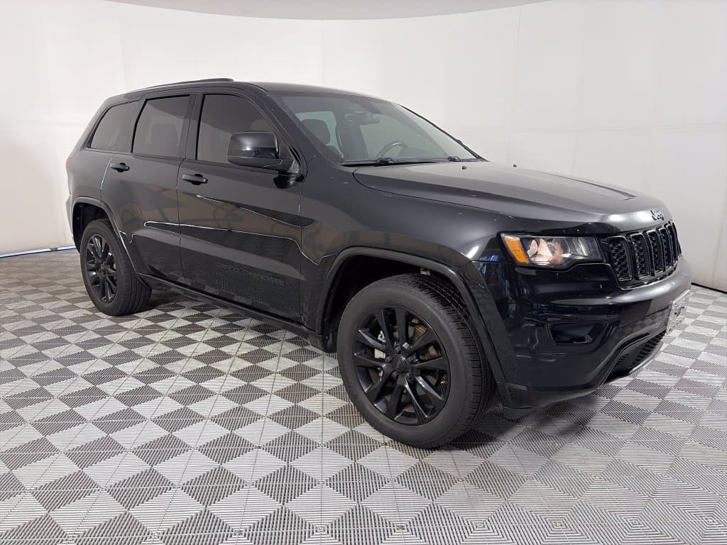 2018 Jeep Grand Cherokee Altitude — photo 1 of 31