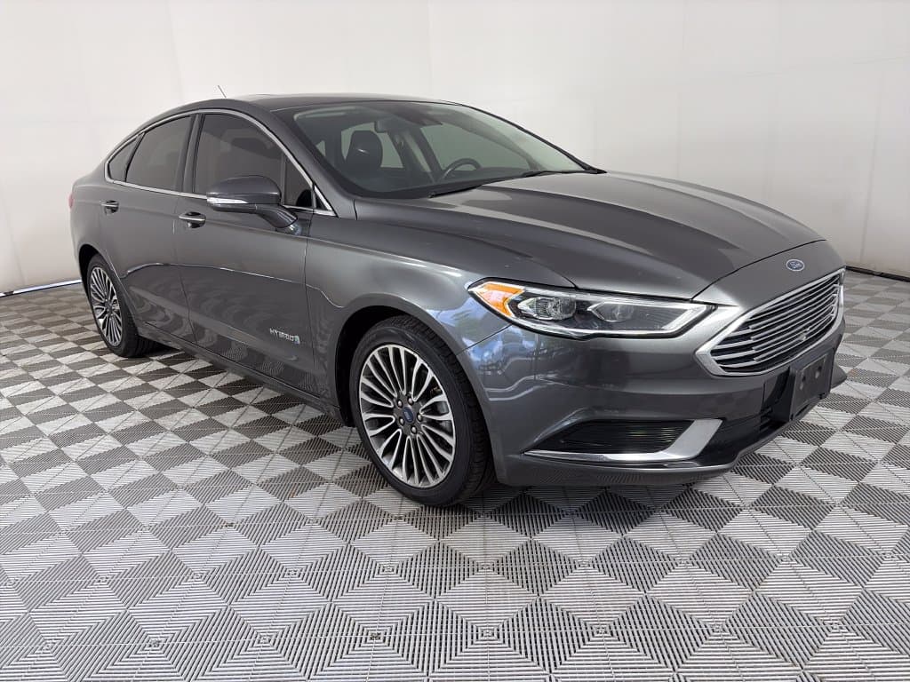 2018 Ford Fusion Hybrid SE — photo 1 of 32