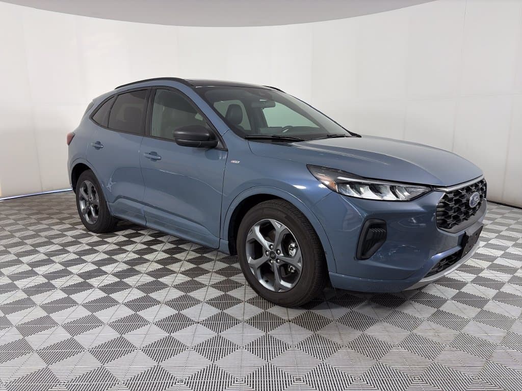 2023 Ford Escape ST-Line — photo 1 of 31