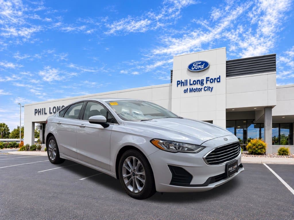2020 Ford Fusion SE — photo 1 of 30