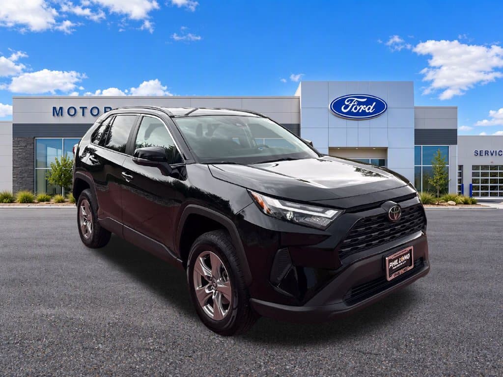 2025 Toyota RAV4 XLE — photo 1 of 34