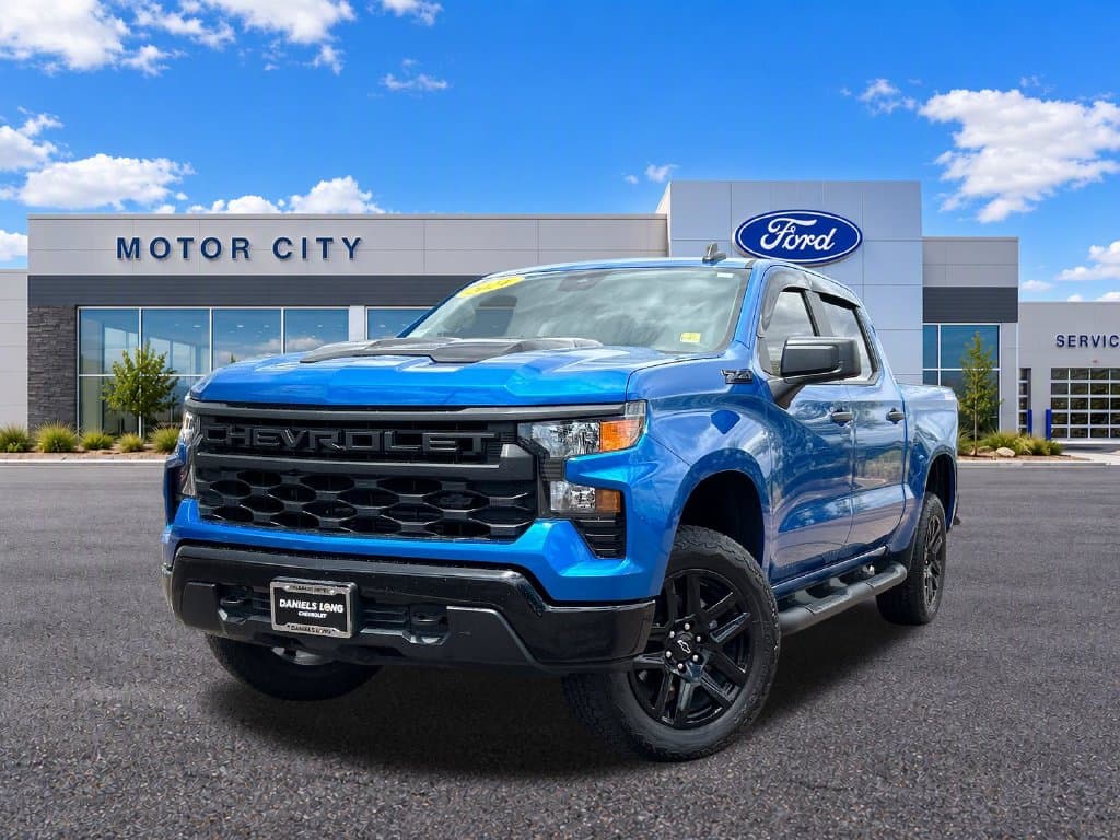 2024 Chevrolet Silverado 1500 Custom Trail Boss — photo 1 of 36