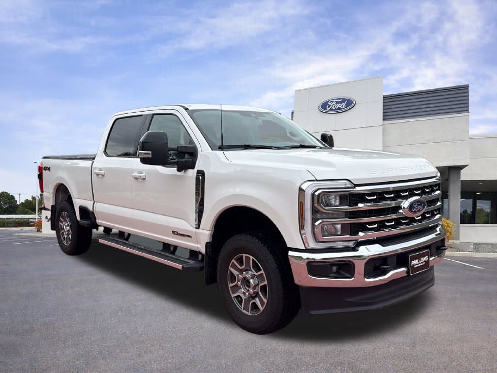 2025 Ford Super Duty F-250 SRW LARIAT — photo 1 of 34
